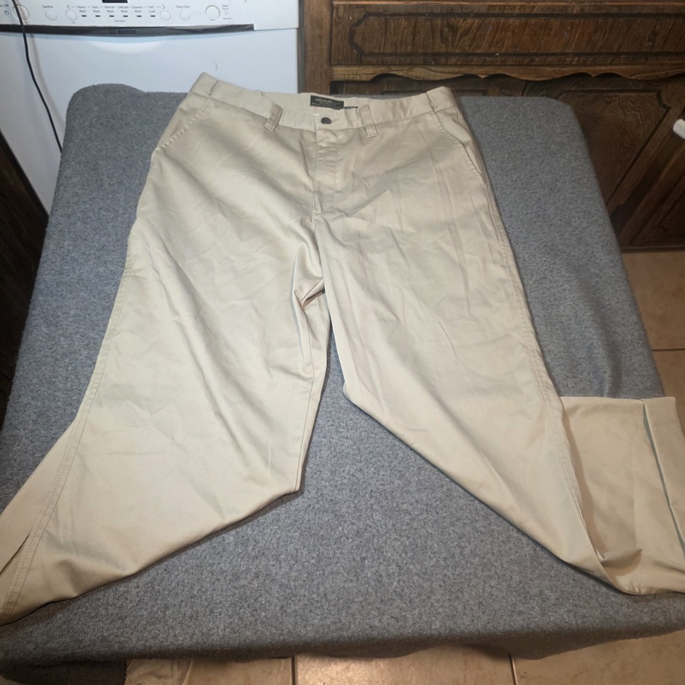 Eddie Bauer Relaxed Fit Wrinkle & Stain Resistant Khaki Pants 35 L2
